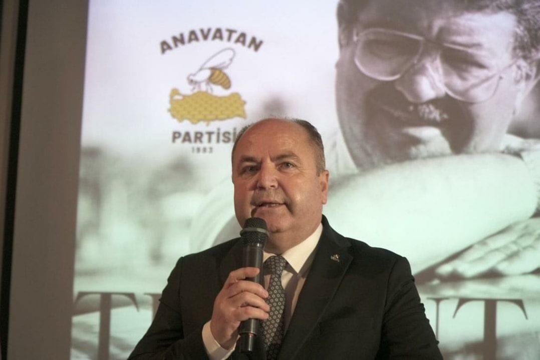 ANAVATAN PARTİSİ KURUCUSU, TÜRKİYE CUMHURİYETİ’NİN 8’İNCİ CUMHURBAŞKANI, DAİMİ GENEL BAŞKANIMIZ TURGUT ÖZAL'I 95.İNCİ DOĞUM GÜNÜNDE SEVGİ, SAYGI VE MİNNETLE ANIYORUZ.EN BÜYÜK MİRASIM DEDİĞİN ANAVATAN PARTİSİ KAYBEDİP TEKRAR AYAĞA KALKARAK SENİN ARZULADIĞIN YOLDA İLERLEMEKTEDİR.