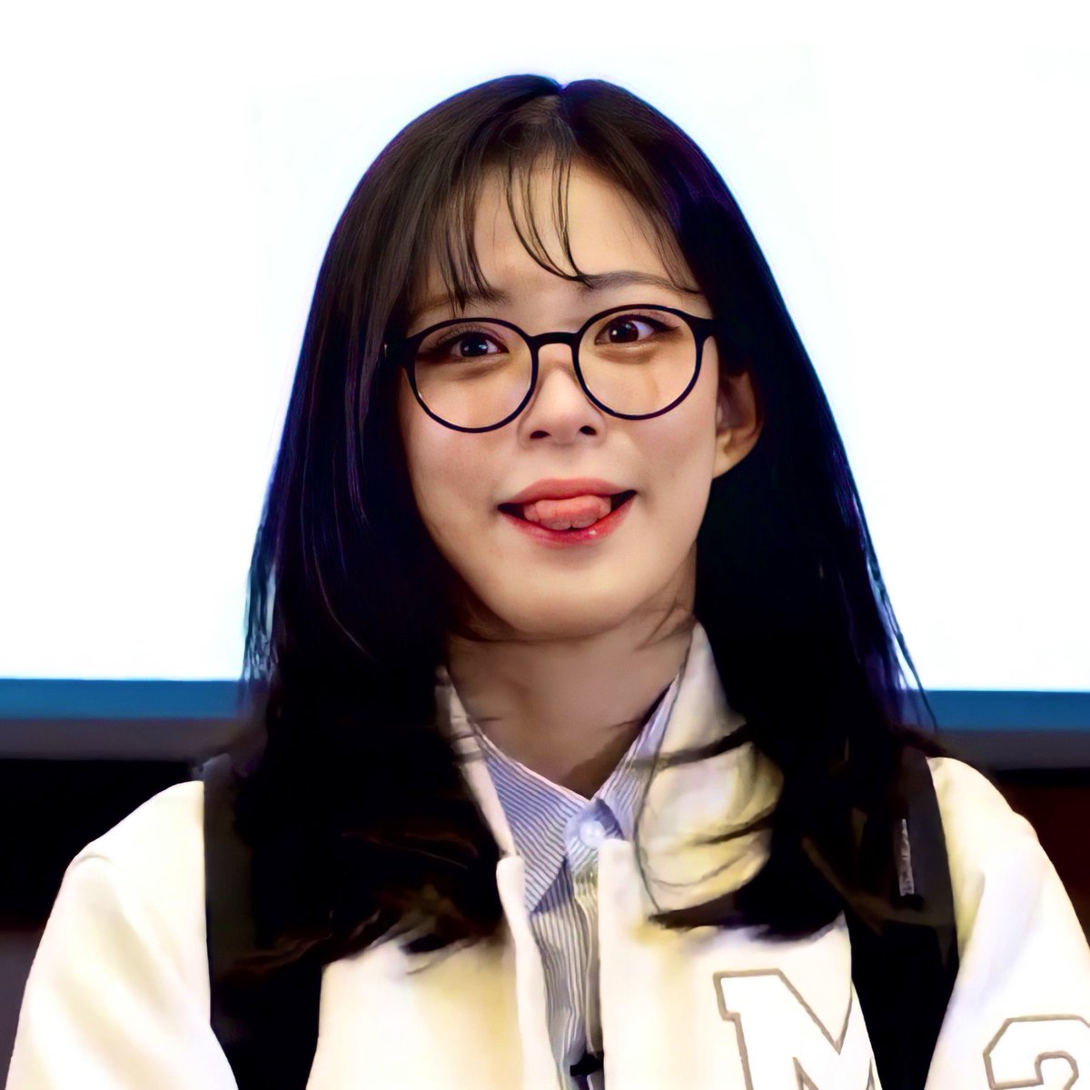 ChaengLizabeth_'s tweet photo. Whenever I see the members wear spectacles. I always come back to this photo of Chaeng. Trying my hardest not to swerve. https://t.co/ATgFzyq5ye
