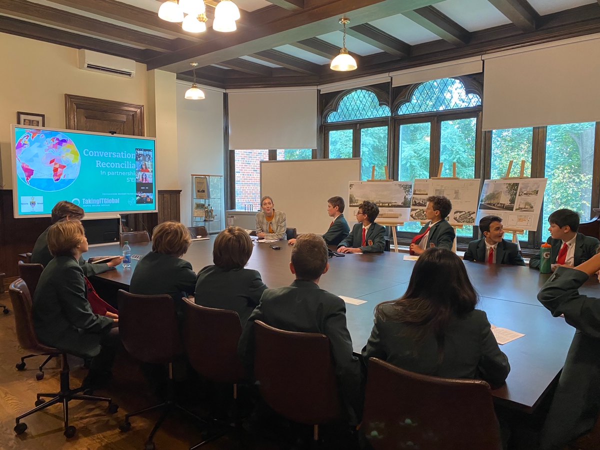 De La Salle College tweet media