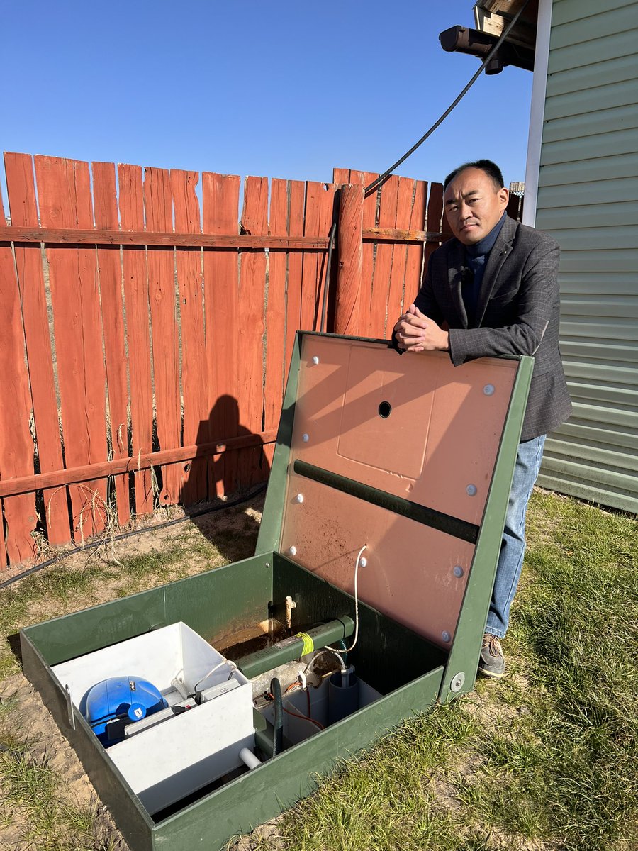 Баас шээсийг газар булсан ган хоолойгоор 5,10км зөөвөрлөж цэвэрлэнэ гэдэг хоцрогдсон бүдүүлэг арга технологи болсон. Манайх хашаандаа бохироо байшингаасаа 2метрийн зайнд буюу эх үүсвэр дээр нь цэвэрлэж, цэвэршүүлсэн усаараа мод зүлгээ усалдаг байгаа шүү. #Эколос👍