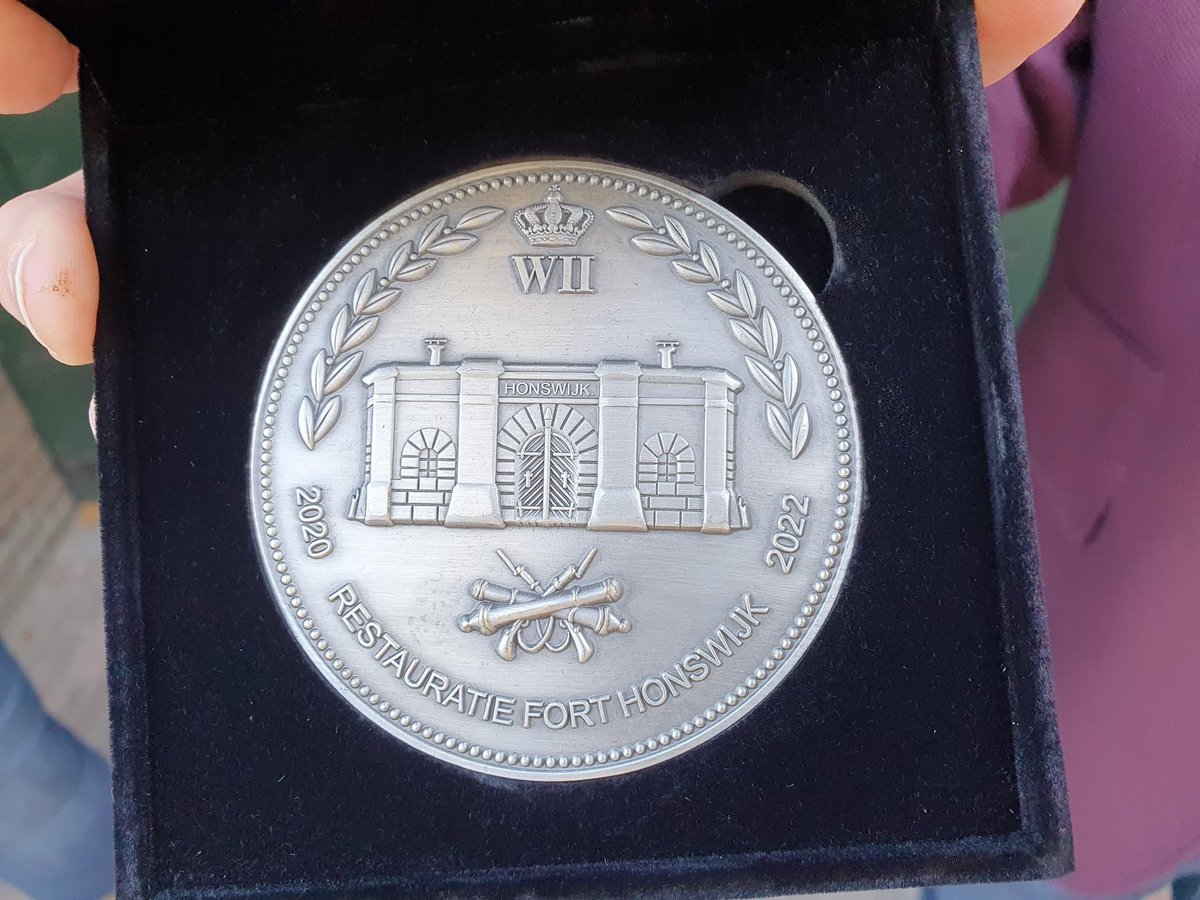 Gisteren is de restauratie van de rijksmonumentale gebouwen op het terrein van Fort Honswijk opgeleverd door aannemer G van der Ven aan <a href="/gemHouten/">Gemeente Houten</a>. De restauratie is medegefinancierd door <a href="/ProvUtrecht/">Provincie Utrecht</a> en <a href="/RCE_erfgoed/">Rijksdienst voor het Cultureel Erfgoed</a>.

Lees meer: bit.ly/3VnPMu6