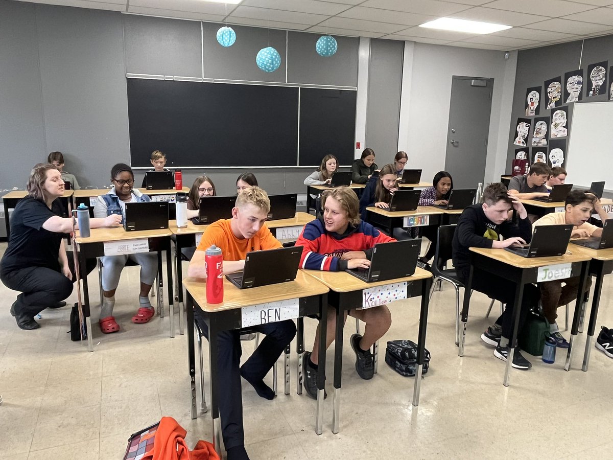 SarahBecker84's tweet photo. Bringing engineering and space into my classroom thanks to a grant from the Canadian Space Agency through Western Engineering Outreach @westernuEng. These students learned more about #coding through a “See How We Fall: Gravity Simulation” workshop. @HolyNameofMary https://t.co/vauzBH6Bma