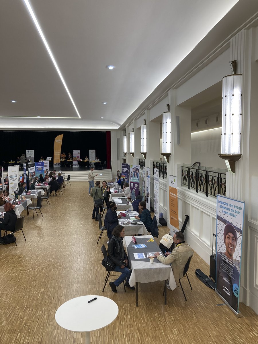 WebForce3's tweet photo. La #TeamWebForce3 #Nantes est au salon @Profession_L !👩‍💻Un salon qui permet aux femmes avec un projet de #reconversion de trouver des réponses à leurs questions et d’entrer en contact avec les principaux interlocuteurs locaux de la reconversion professionnelle 💪 #WomenInTech https://t.co/0sg63R4kMw