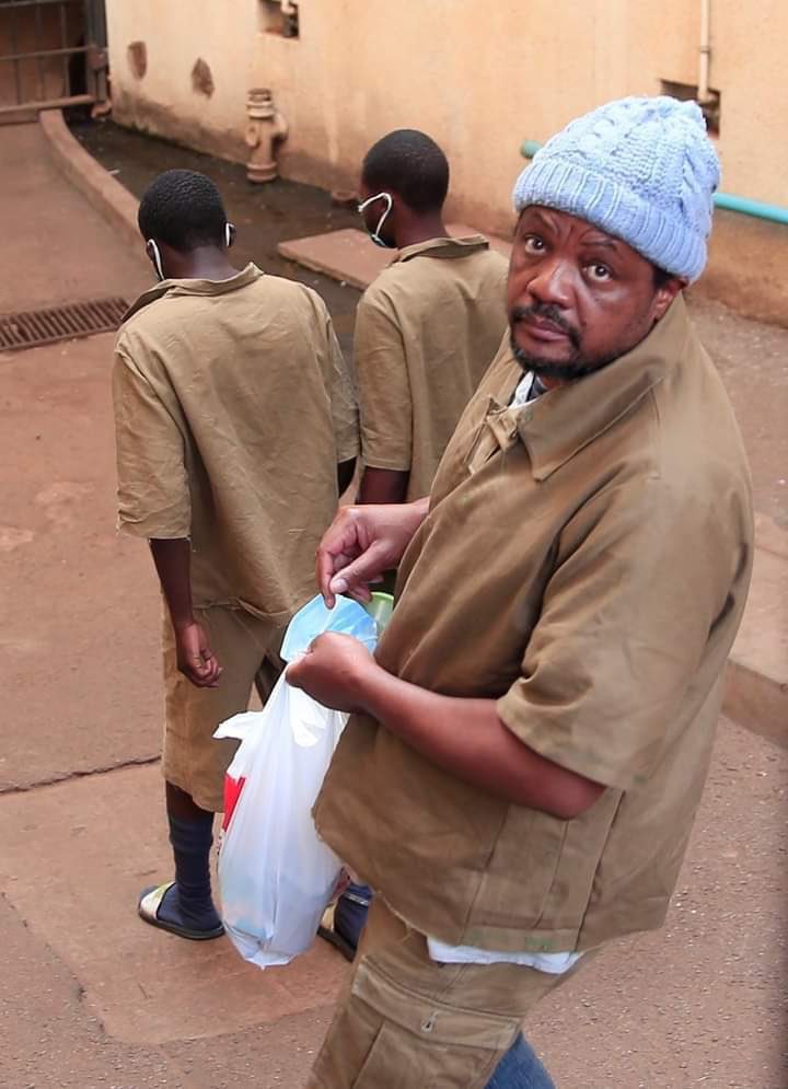 daddyhope's tweet image. This was me in jail in 2020 after ZANUPF used police to arrest me for something I had not done, and used captured magistrates court to throw me into prison.
They did this bcoz I had exposed the LOOTING of public funds.
This is how State institutions are used to protect corruption