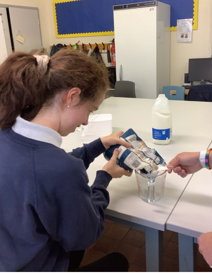 WHS_MissLewis's tweet photo. @WoodlandsHS @CardiffWestern

More photos of Cedar having a lovely afternoon making porridge. We measured ingredients, used the microwave and chose our own tasty toppings! 😋🥣🍓Da iawn Cedar! https://t.co/Li7FbT2eI7
