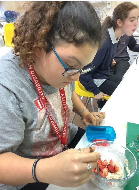 WHS_MissLewis's tweet photo. @WoodlandsHS @CardiffWestern

More photos of Cedar having a lovely afternoon making porridge. We measured ingredients, used the microwave and chose our own tasty toppings! 😋🥣🍓Da iawn Cedar! https://t.co/Li7FbT2eI7