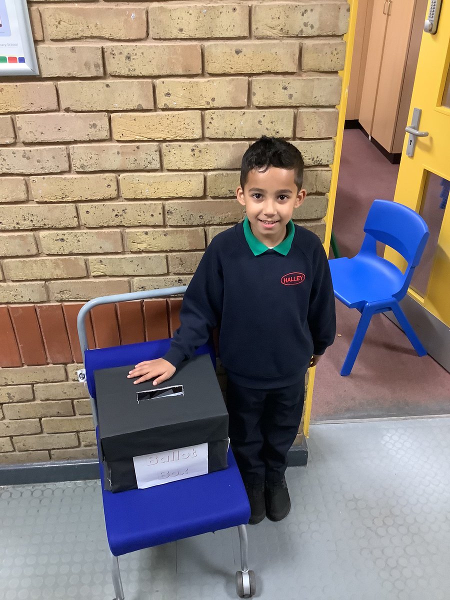 HalleyYear4's tweet photo. Our communication team election has started. #voting #ballot #communicationteam https://t.co/CVC6uXaQah