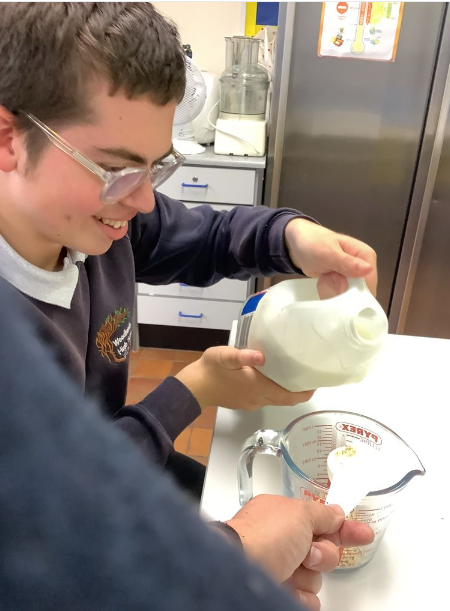WHS_MissLewis's tweet photo. @WoodlandsHS @CardiffWestern

More photos of Cedar having a lovely afternoon making porridge. We measured ingredients, used the microwave and chose our own tasty toppings! 😋🥣🍓Da iawn Cedar! https://t.co/Li7FbT2eI7