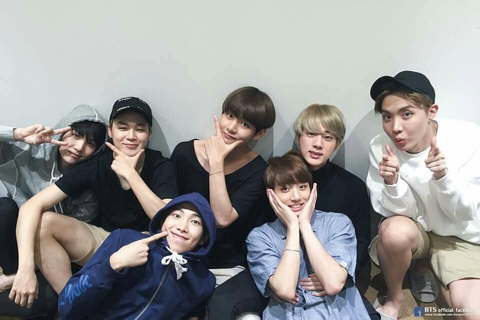 BorahaePh7's tweet photo. I'm voting for BTS (#BTS/@BTS_twt) for Favorite Duo or Group Category at the #AMAs https://t.co/nxiWaPKAK7