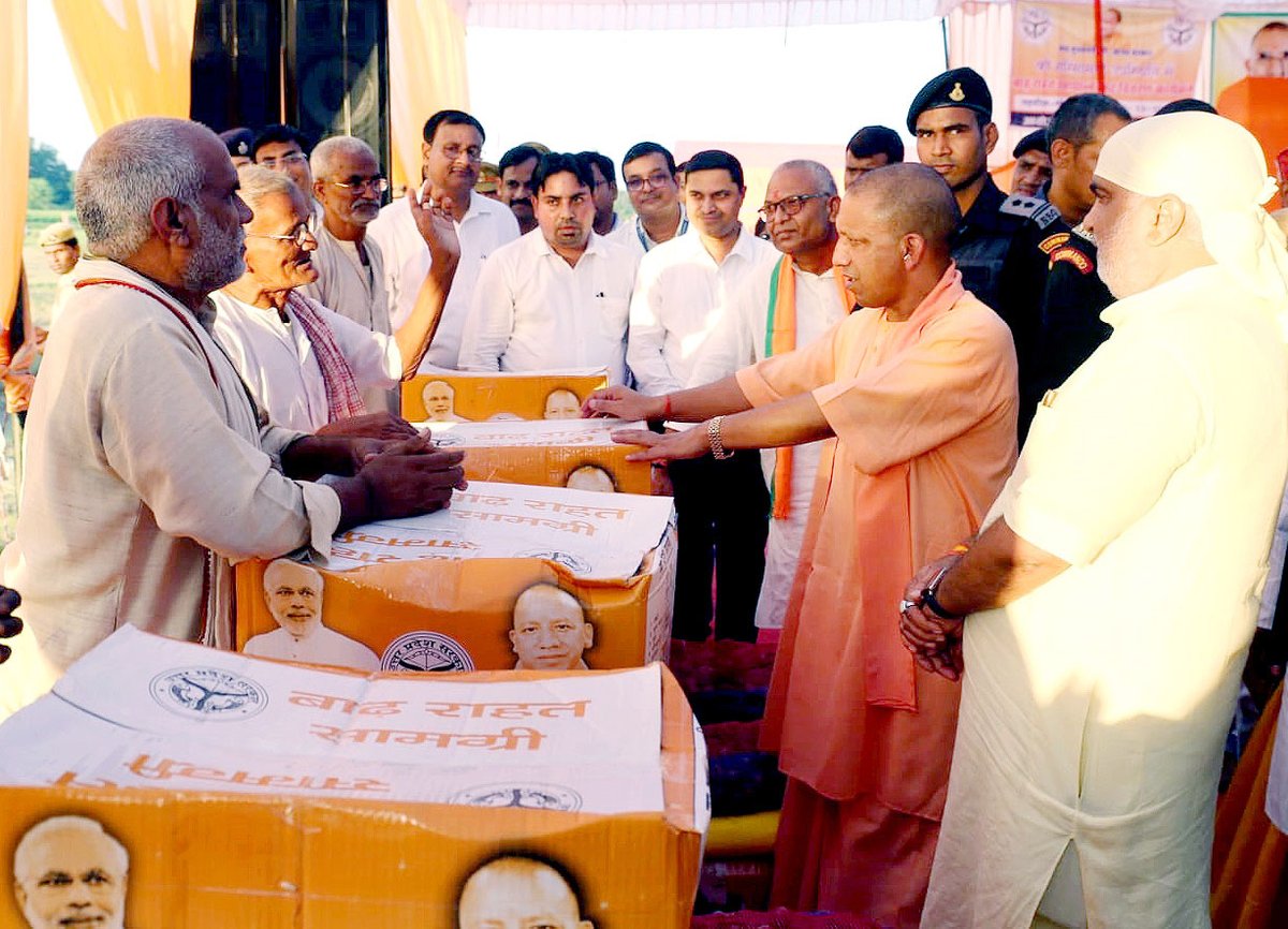 myogiadityanath's tweet photo. आज जनपद गोरखपुर के बाढ़ प्रभावित क्षेत्रों में पीड़ितों से भेंट कर उनका कुशल-क्षेम जाना और उन्हें राहत सामग्री वितरित की।

प्रदेश के सभी प्रभावित क्षेत्रों में युद्ध स्तर पर राहत-बचाव कार्य चल रहे हैं।

घबराने की बिल्कुल आवश्यकता नहीं है। डबल इंजन की भाजपा सरकार आपके साथ है। https://t.co/bDRzLgA74C