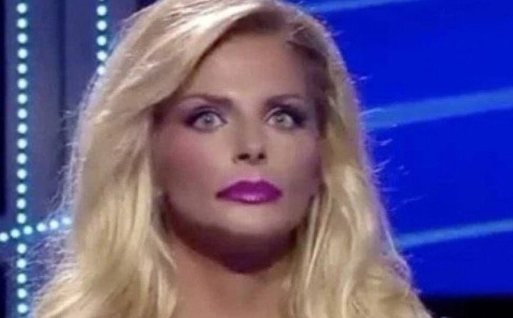 Fine__Vanilla's tweet photo. Ma che cosa sta succedendo, fermate il gioco #amici22 https://t.co/WFwm6Yz0ml