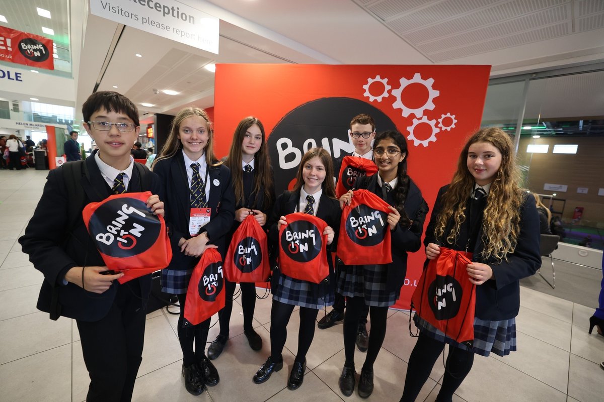 TeesValleyCA's tweet image. Students from 35 Tees Valley schools have had a busy few days at #BRINGITONNE

💥Discovering engineering opportunities in
🧪Chemical, Processing &amp;amp; Bio
💡Energy 
🕹️Creative &amp;amp; Digital

Thanks to @edfenergy, @VenatorCorp, @JacobsConnects, @FUJIFILM_UK &amp;amp; @RWE_UK  #StayLocalGoFar