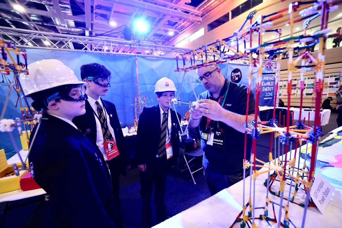 TeesValleyCA's tweet image. Students from 35 Tees Valley schools have had a busy few days at #BRINGITONNE

💥Discovering engineering opportunities in
🧪Chemical, Processing &amp;amp; Bio
💡Energy 
🕹️Creative &amp;amp; Digital

Thanks to @edfenergy, @VenatorCorp, @JacobsConnects, @FUJIFILM_UK &amp;amp; @RWE_UK  #StayLocalGoFar