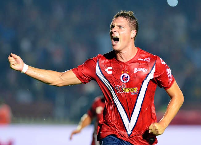 GolaoApp's tweet photo. 💣 El primo de Erling Haaland, Albert Braut Haaland, juega con el Norwegian Bran. 37 partidos - 64 goles. Tiene 18 años 🔥

Esta familia va a arruinar el fútbol 🤯 https://t.co/MREAXSSTkL