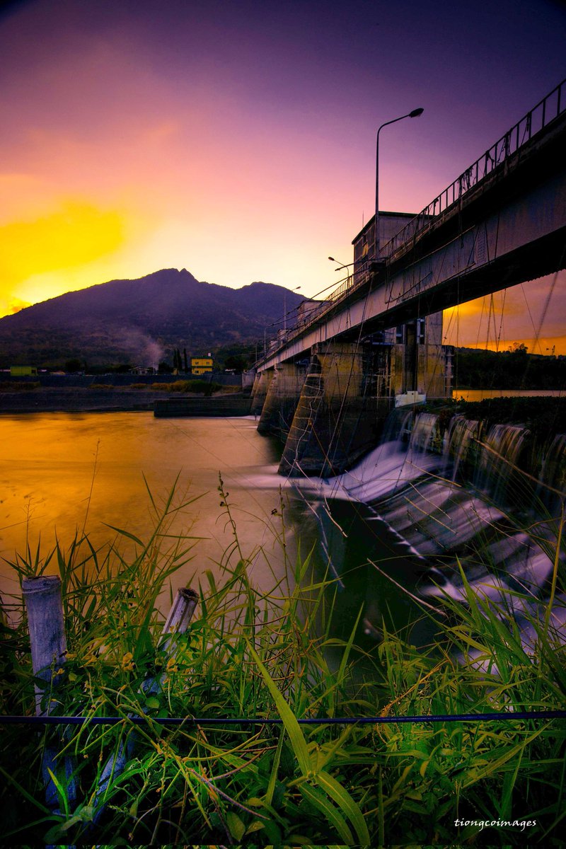 landscaper88's tweet photo. “If the only prayer you ever say in your entire life is thank you, it will be enough.”
#destinations #Landscapes #landscapephotography #photography #photo #sunset #SunsetLovers #arayat #pampanga #ChildSafeTourism #NoToSECTT #filipinophotographer #impinoy 🇵🇭 https://t.co/NB2n504Cye