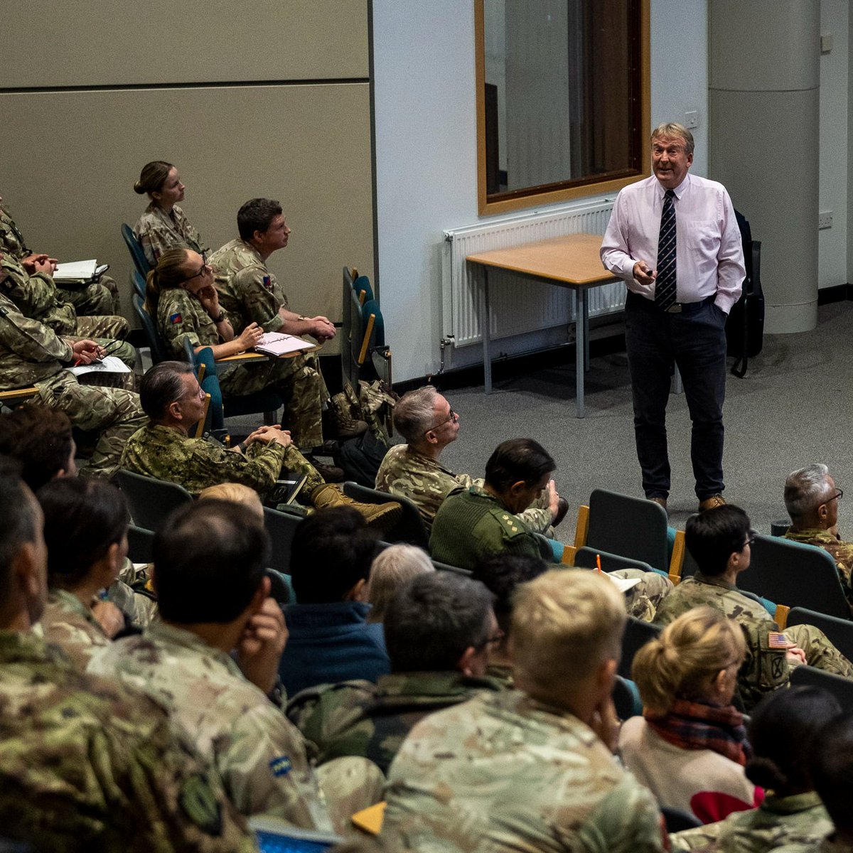 This week Olympic Gold Medalist & former performance director of @GBHockey, David Faulkner MBE talked to us about leadership in high-performing teams. Talks like this allow us to study leadership from multiple perspectives, broadening our understanding & enabling us to excel.