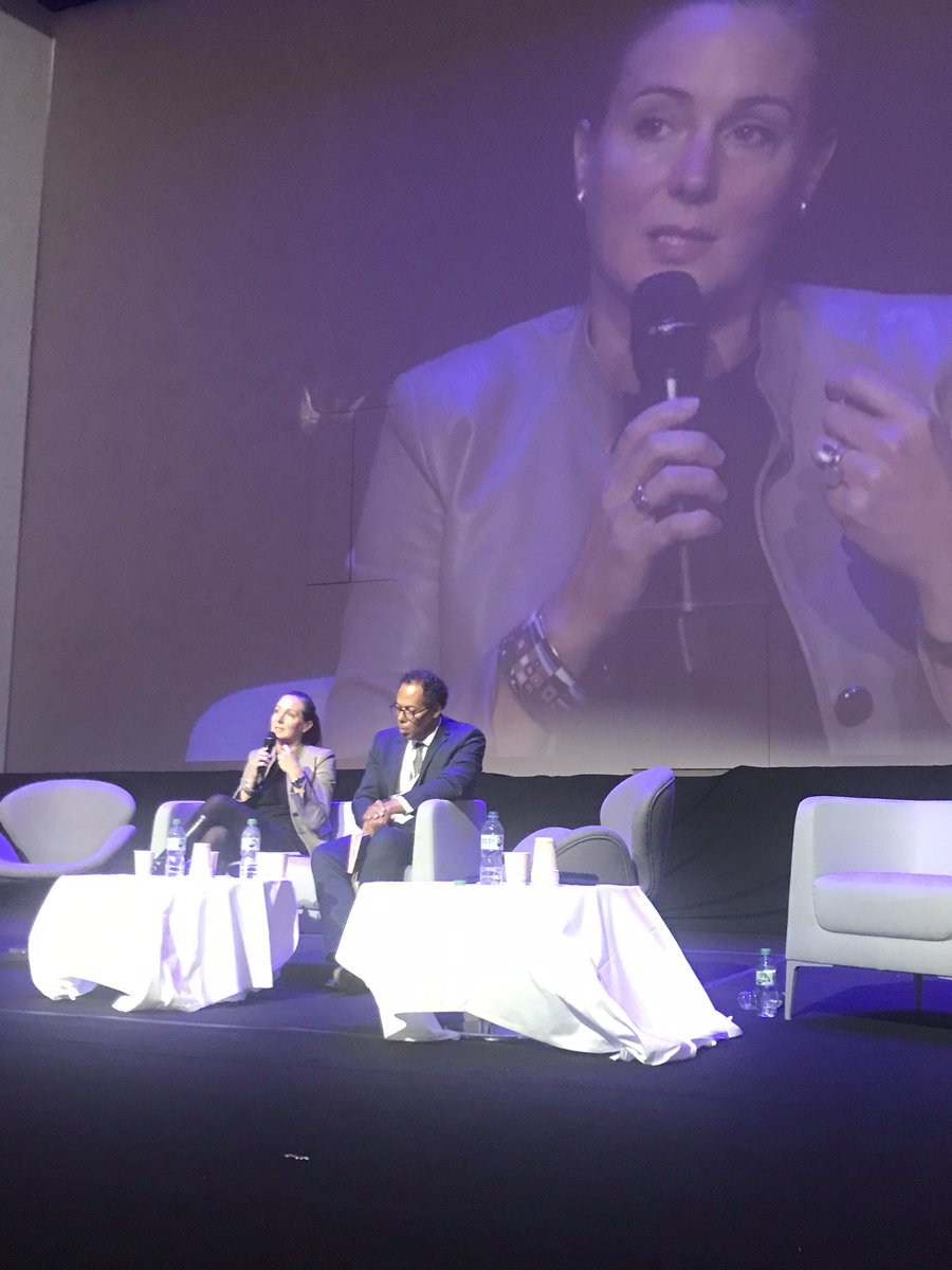 “Comment l’enseignant se positionne-t-il dans la société du numérique ? Se tenir à l’écart du numérique aujourd’hui c’est ne pas participer à la construction de la connaissance dans notre société”  
Tellement d’accord <a href="/BndicteRobert/">Bénédicte Robert</a> #InFine2022