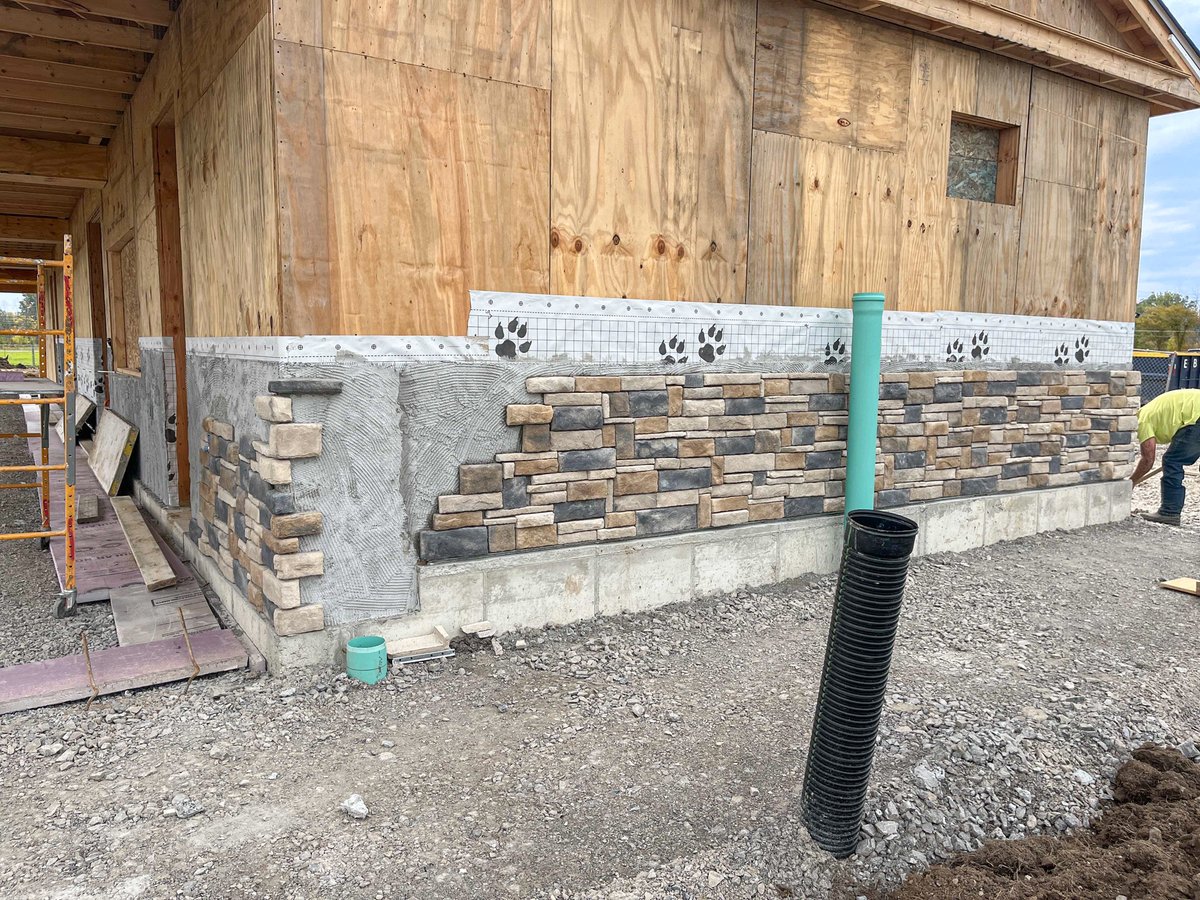 MontanteGroup's tweet photo. Check out the progress we are making at the North Amherst Recreation Center fieldhouse! The Montante Construction team has been busy working on the interior and exterior wood framing, along with the exterior stone veneer. Stay tuned for more updates!

#construction #fieldhouse https://t.co/QZvPsdPgfd