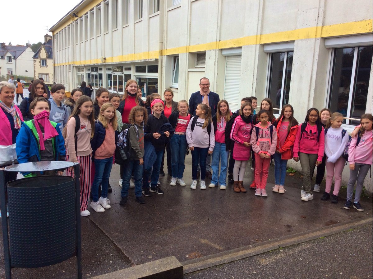 Le collège a décidé de soutenir la Gourinoise contre le cancer et la campagne octobre rose qui est une campagne annuelle de communication destinée à sensibiliser les femmes au dépistage du cancer du sein,  par une journée "tous en rose".
<a href="/acrennes/">Académie de Rennes</a> <a href="/56_bef_ouest/">Bassin Éducation Formation 56 OUEST</a>  <a href="/emmanuel_ethis/">Emmanuel Ethis</a>