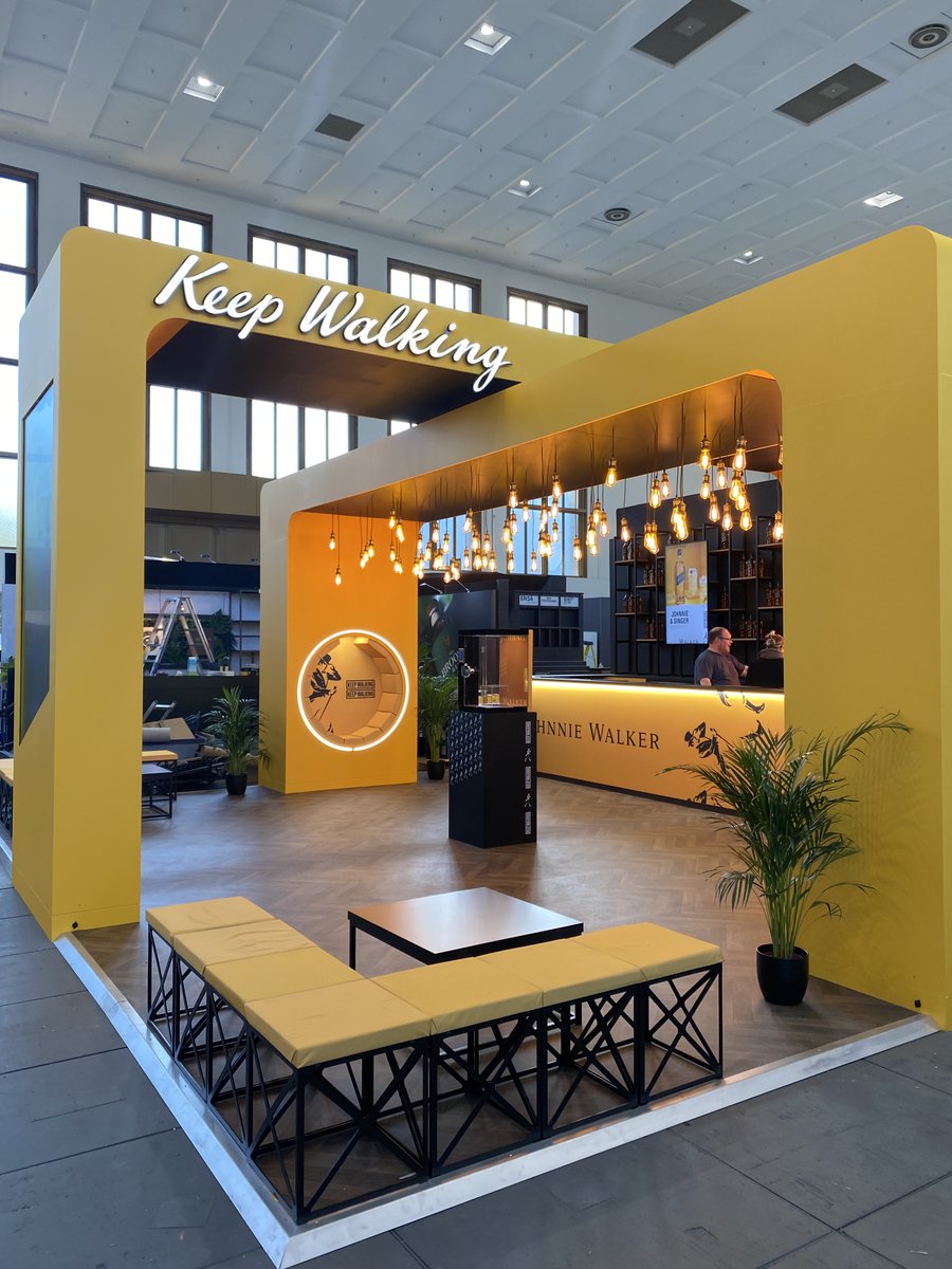 VerveLiveAgency's tweet photo. Johnnie Walker Cocktail Bar at the @barconventber this week. Verve designed and created the area showcasing Johnnie Walker as a key leader in the whiskey industry. Guests could also try a bespoke JW cocktail curated by world-class bartenders 🍹

#BarConventBerlin #BCB2022 https://t.co/cErA54IKr8