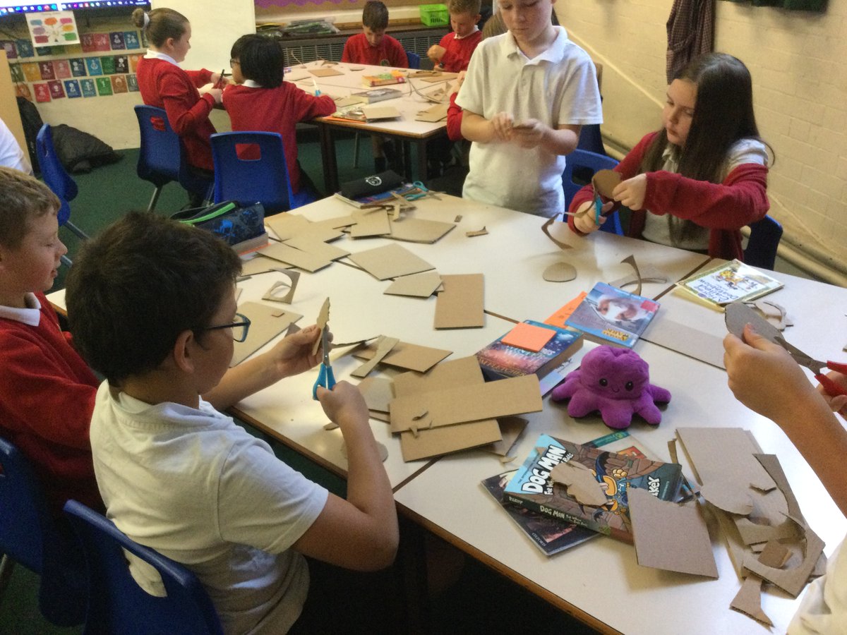 BethTay43500245's tweet image. YR5 worked with local artist Nicola Burrell and thought about identity and the creative art industry while creating a cardboard portrait! #Apprenticeshipprogramme