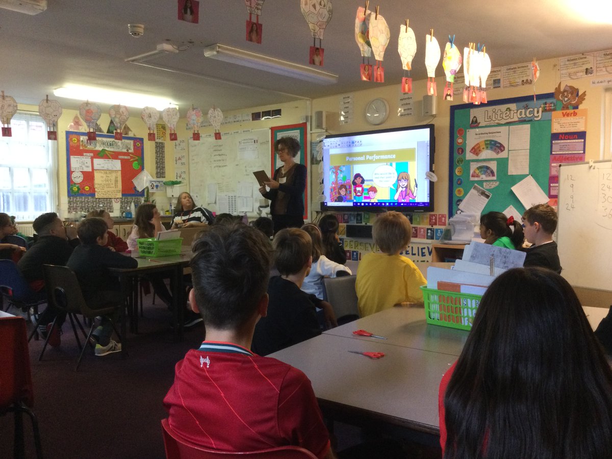 BethTay43500245's tweet image. YR5 worked with local artist Nicola Burrell and thought about identity and the creative art industry while creating a cardboard portrait! #Apprenticeshipprogramme