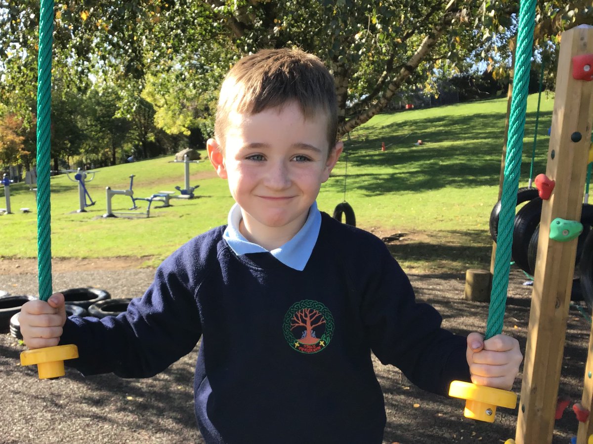 YsgolTregarth's tweet photo. Y plant wrth eu bodd hefo’r ardal tu allan newydd 😊 #mwynhau #hapusrwydd https://t.co/Anp0MujHs5