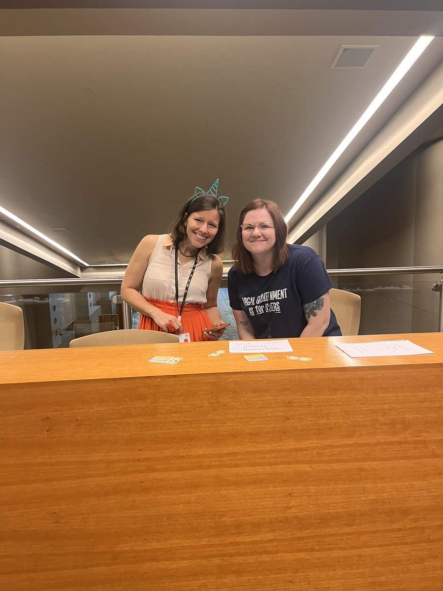 Our lovely registration team is ready to see you all in Phoenix for #ELGL22! ☀️🕶