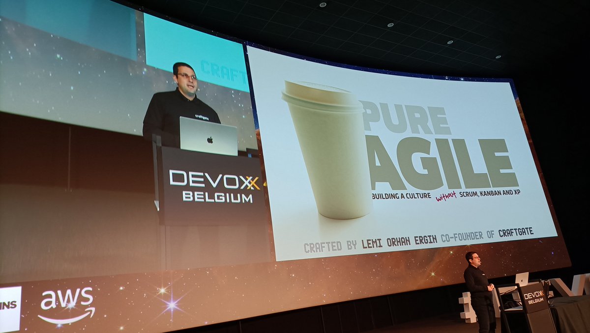 GeekSebG's tweet photo. Let's see @lemiorhan to talk about agility without scrum, XP or kanban ! #devoxx #devoxxBE #Devoxx2022 https://t.co/OgwXbtj9GD