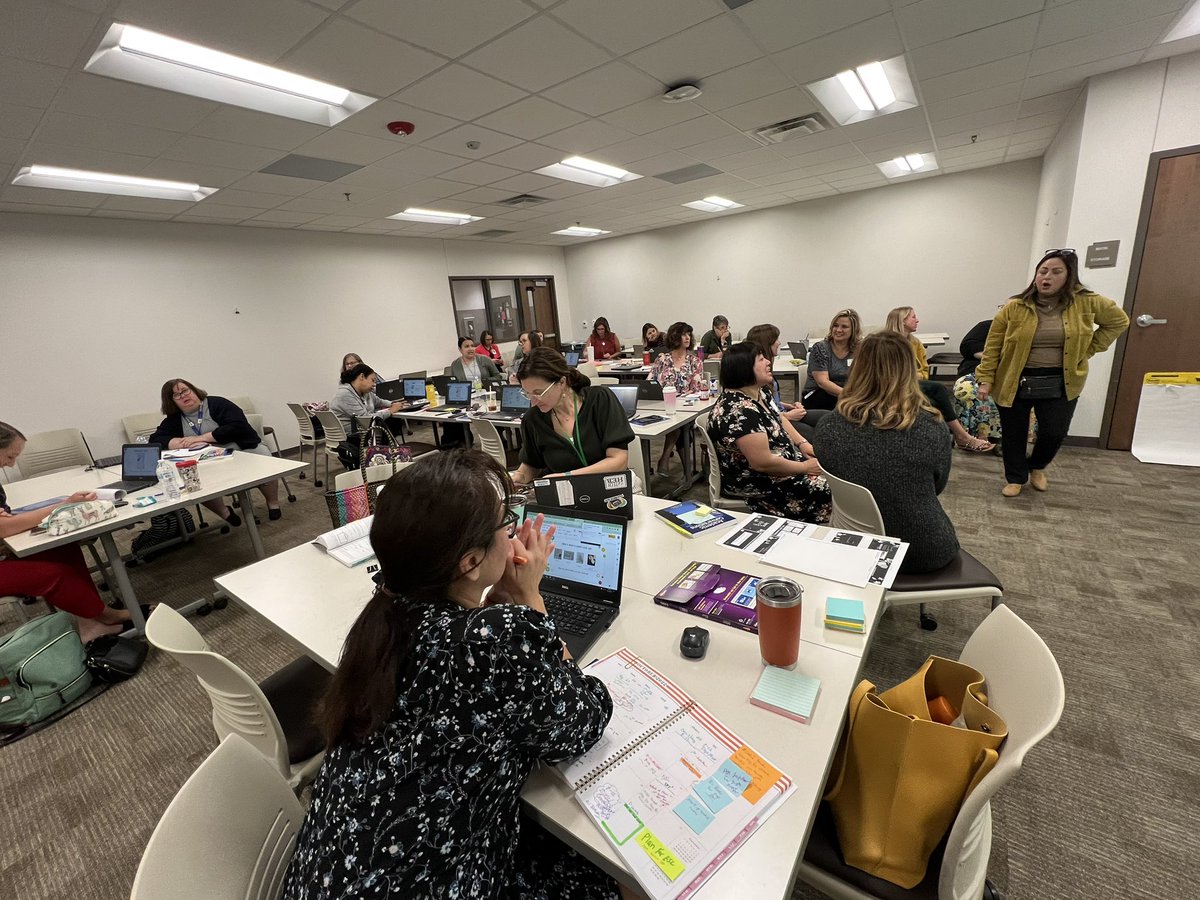 EnriButler's tweet photo. ESL and Language Acquisition Coaches participate in a shared writing and interactive writing training. #ebsupport @MelinaWouters @lizlu200 @HEBISDpeople https://t.co/ifZ1JX3pFV