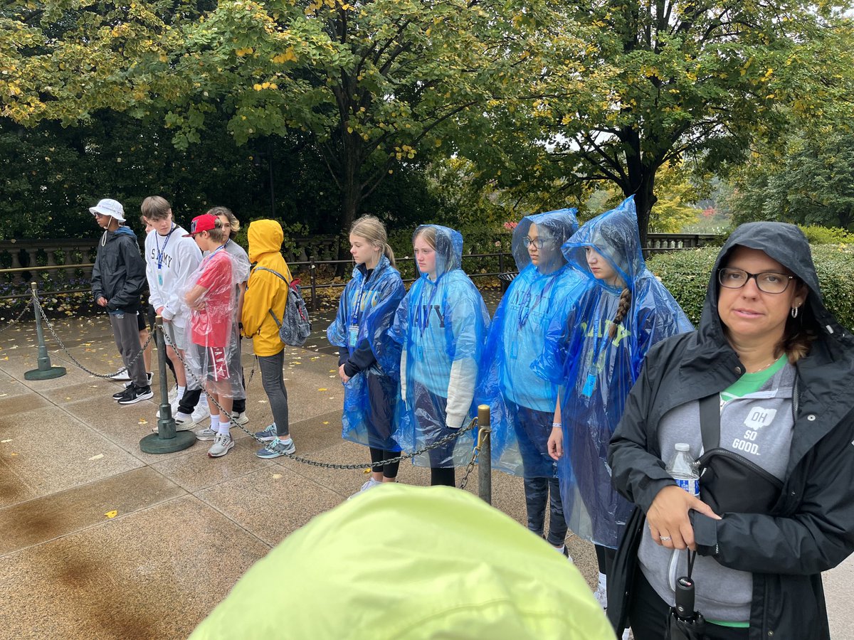MrTscienceguy's tweet photo. Bus 1 awaiting the changing of the guard- https://t.co/frxD4mxUws