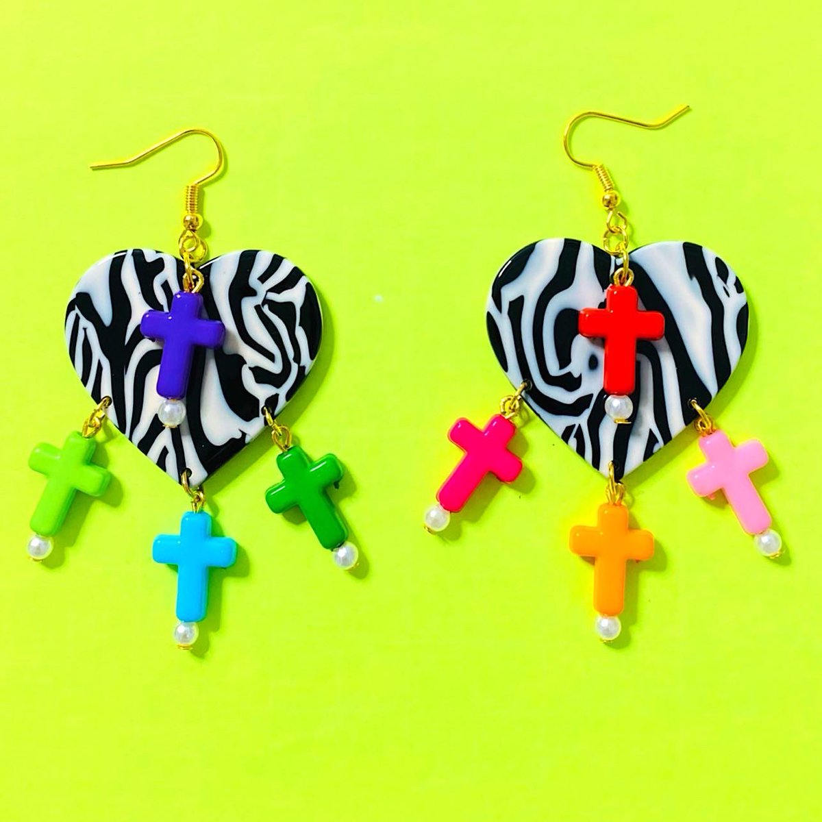 funnybeHappy's tweet photo. #ハンドメイドピアス
#イヤリング
#ピアス
#派手ピアス
#個性的ピアス
#カラフルピアス
#クロスビーズ
#十字架
#ゼブラハート
#プラ板
#テゴパーツ
#プラパーツ
#パール
#FunnybeHappy
BASE
https://t.co/horAfFMCCS https://t.co/C15BjNdEK1