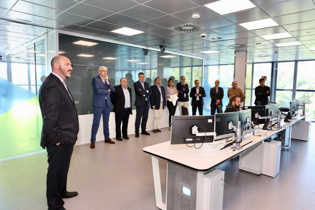 📰 PREMSA | L'alcalde de Tarragona i el Consell d'Administració d'Ematsa visiten instal•lacions d'Aigües de Barcelona.

📍L'estació de Tractament d'Aigua Potable de Sant Joan Despí, el Centre <a href="/dinapsis/">Dinapsis</a> i el <a href="/MuseuAigues/">Museu de les Aigües</a>

👉 bit.ly/3TlUBCG

#innovacio #sostenibilitat