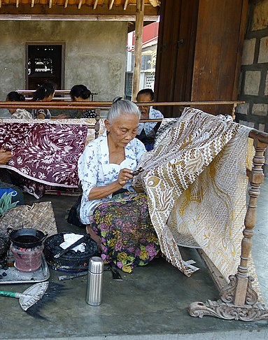 JannineDarlene's tweet photo. NearNft: 🚨Introducing Batik: An Ancient Art Form from #Indonesia

It is made with wax resistant dye on fabrics. Officially recognized and stamped as a Masterpiece of Oral and Intangible Heritage of Humanity by #UNESCO

So how this generation is keepi… https://t.co/K6kRdwN4GP