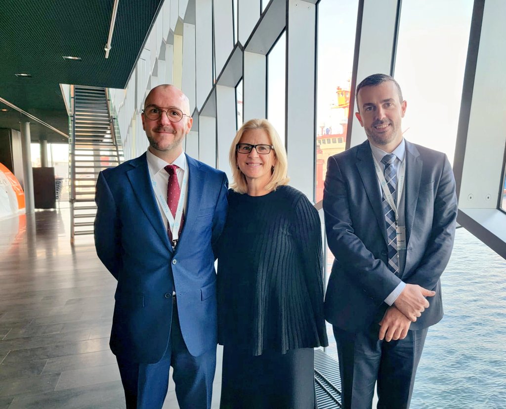 LineRivardDG's tweet image. L'#ArcticCircle2022 vient de commencer.

Je suis très fière de voir le #Québec prendre toute sa place dans cette tribune internationale de haut niveau.

Today I had the pleasure of meeting with friends of Québec, including @joelplouffe, Mathieu Parker &amp;amp; @henry_burgessUK. #aca2022