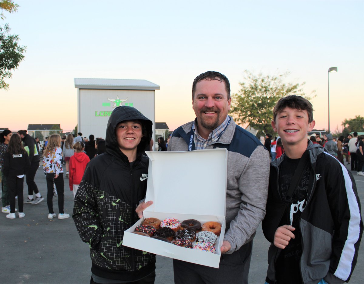 lonestarmiddle's tweet photo. It was a beautiful morning to gather as a Longhorn community for our Donuts &amp; Grown-ups event! Thank you to our Lone Star families. Our Deputy Superintendent, Mr. Yarbrough, also joined the fun! #WeAreNampa https://t.co/3gRVo9fgag