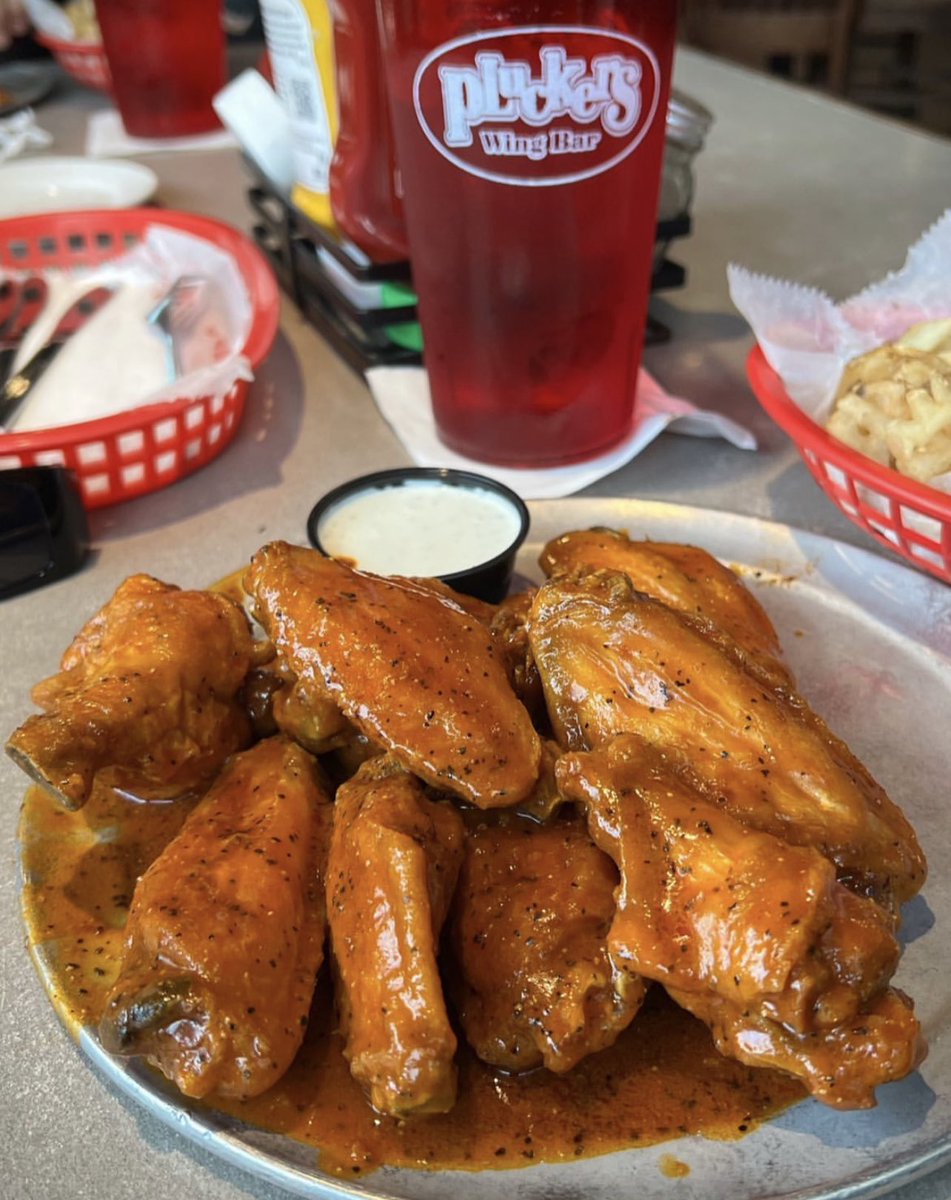 Pluckers's tweet photo. wings https://t.co/74vSpLF9cg