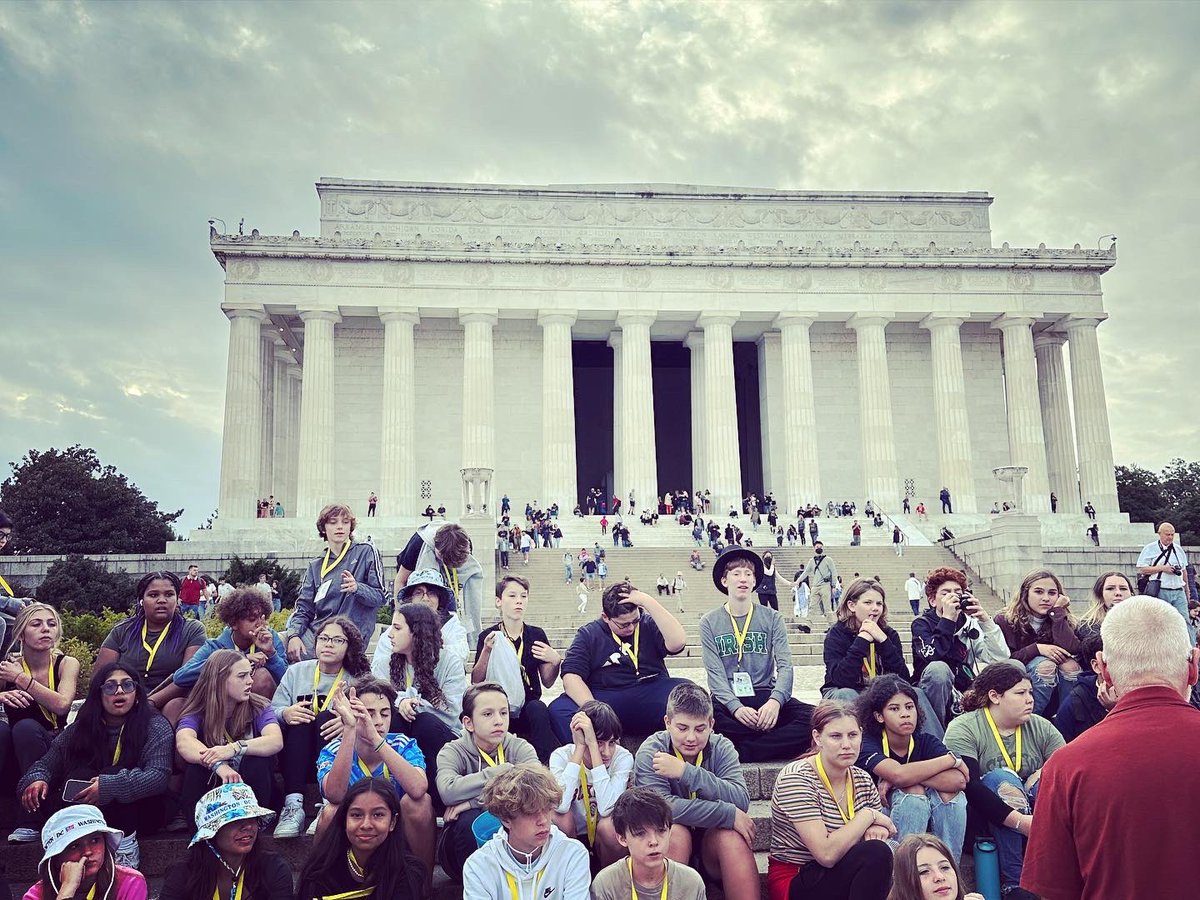 BankerBunch232's tweet photo. What a beautiful sunny week we’ve had in DC! Last day in DC and Bus3 got to see Arlington Cemetery, the Vietnam, Korean and Lincoln Memorials, and participate in a wreath laying ceremony.  It was epic. #dmsdc22 #2022DCBus3 @DMSIrish https://t.co/56MDlsILIH