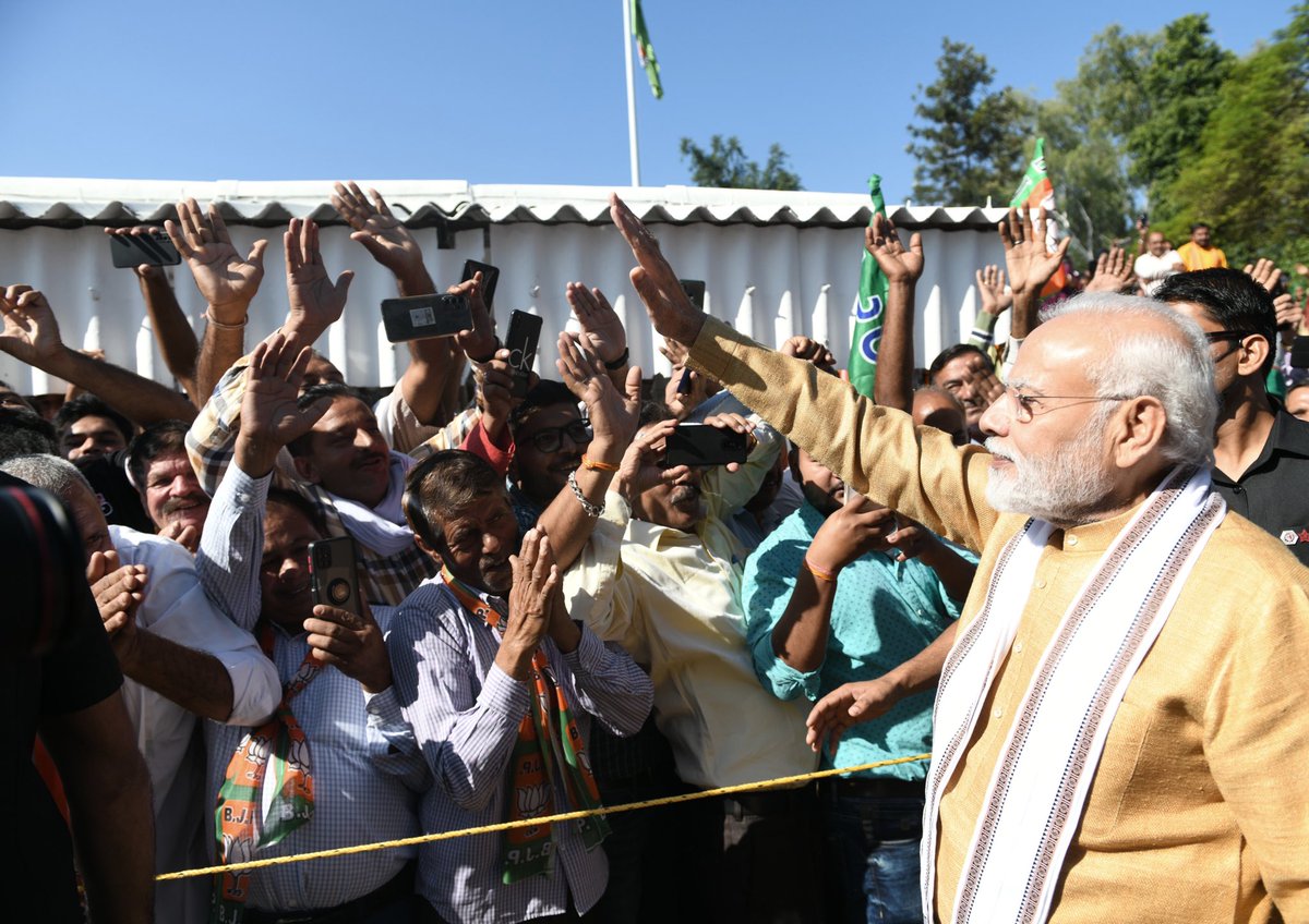 The Vande Bharat train flagged off earlier today will improve connectivity and give an opportunity for many more people to explore the natural beauty and spirituality of Himachal Pradesh.