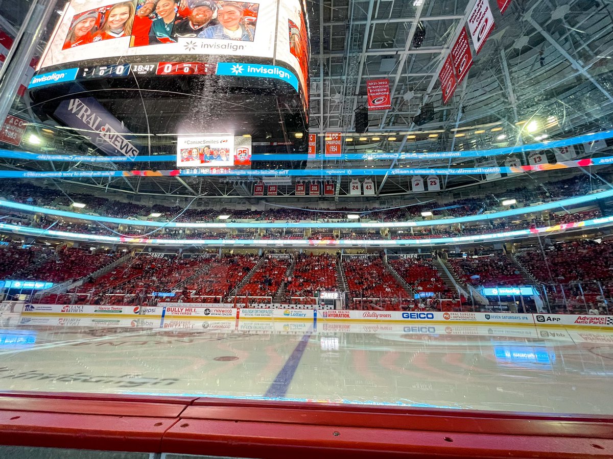 edillond's tweet photo. hockey 🤩🥰 https://t.co/mNgeGDRBN3