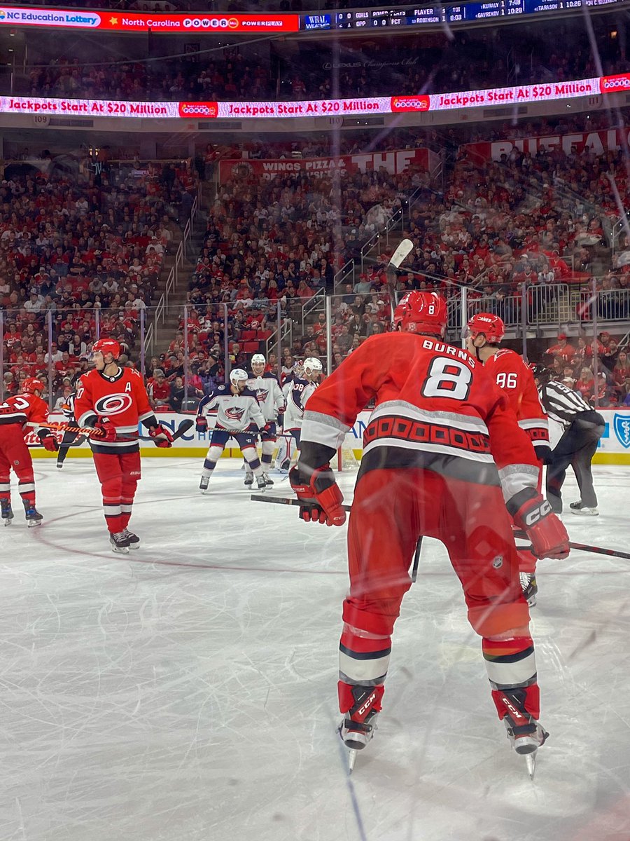 edillond's tweet photo. hockey 🤩🥰 https://t.co/mNgeGDRBN3