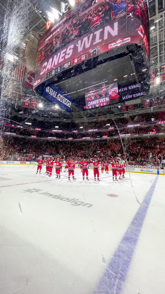 edillond's tweet photo. hockey 🤩🥰 https://t.co/mNgeGDRBN3