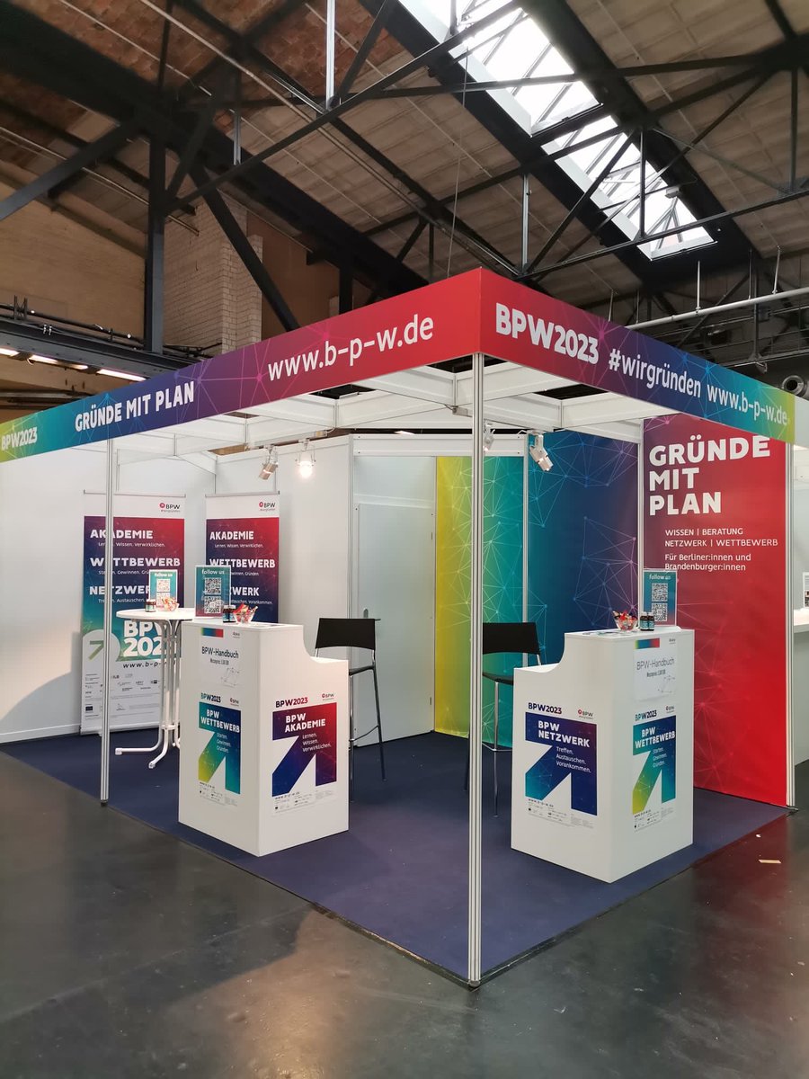 BPW_wirgruenden's tweet photo. Wir sind dann soweit...  Josephine und Frank haben unseren BPW-Messestand vorbereitet. Morgen sind wir dann ab 10:00 Uhr in der @ARENA_BLN auf der @deGUT.  Das lange Gründungswochenende kann starten...  #wirgründen #bpw2023 #messe #degut @ilb_wirfoerdern https://t.co/2JYvDK3TJN