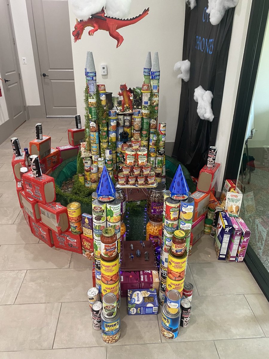 MoveForHunger's tweet photo. Congrats 🎉 to our Sept. #CommunityoftheMonth, @Cortland_Living Bear Creek!
They collected nearly 850 lbs (over 700 meals!) in a #CanCastle food drive. 🏰 🥘
Donations were picked up by @BuddVanLines. Thanks so much to you both!
Read more here: https://t.co/MqYJGukpGz https://t.co/nRuObUeWt7