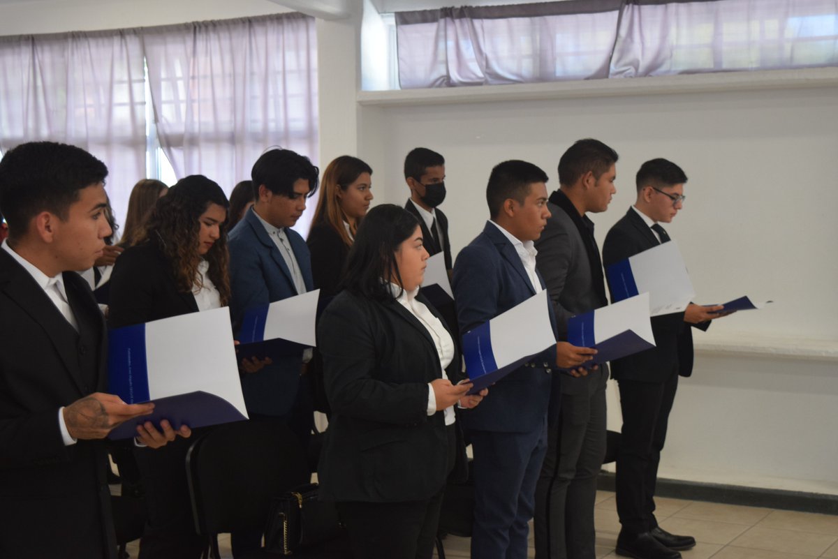 CecytegLeon's tweet photo. ¡Felicidades a nuestros egresados! 📣🎓👏 

Que realizaron la toma de protesta por la obtención de título profesional de las especialidades de Electrónica, Procesos de Gestión Administrativa, Química Industrial y Ventas los días 10 y 11 de octubre. 

¡Enhorabuena! 🎊🎉👏 https://t.co/0YXokQ5HZ3