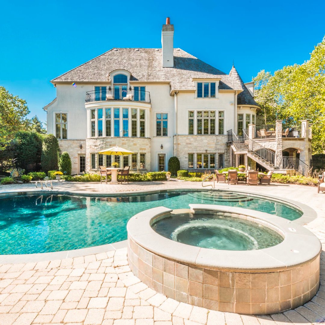 JamesEdition tweet media