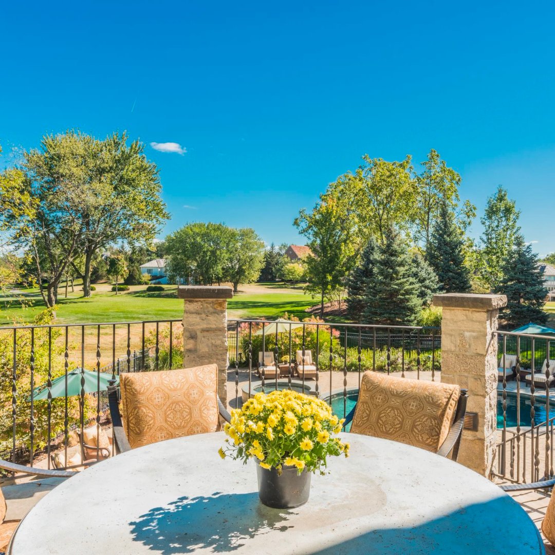 JamesEdition tweet media