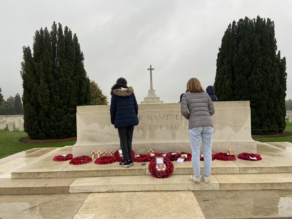 EngatKimbolton's tweet photo. Tyne Cot in the rain and an atmospheric reminder of those who died in the mud at Passchendaele.
We learnt about the strategic advantage of being uphill and the many, many who were never found or identified. @KimboltonSchool @KimboltonHist https://t.co/aIWmyd9xBk