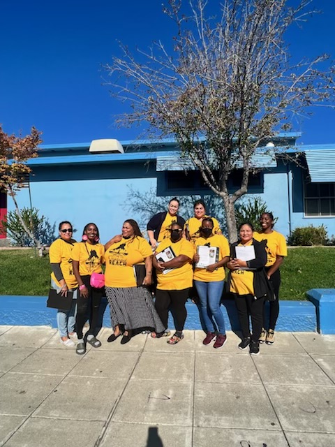 LakishaYoungCEO's tweet image. We're out in Oakland recruiting literacy liberators who will be trained to teach reading to 5,500 K-2 students in OUSD. 

When it comes to our kids reading, we don’t ask for seats at tables that don’t work — we create our own, and bring our own chairs. 

We ain’t playing!
