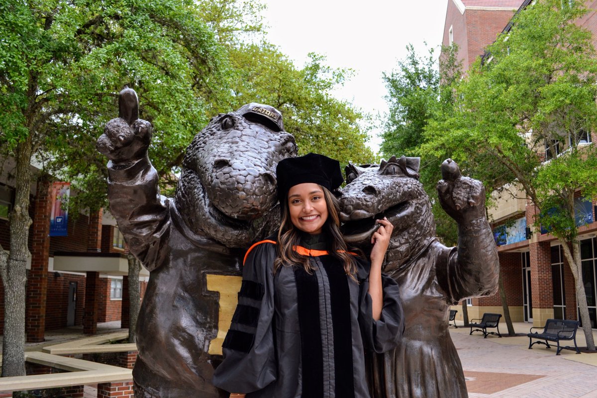 BMCPharmRes's tweet photo. #PharmRes intros PGY-2 oncology @bhatts03
SOP: @UFPharmD
PGY1: Cleveland Clinic Florida
Professional ❤️: hematology/oncology
Fun: Reading &baking
#WhyBMC: The patient population and work environment https://t.co/xCiNxIb1E2